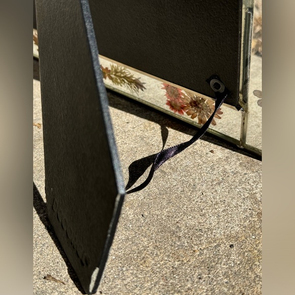 Heirloom dried floral glass and metal picture frame - Picture 2 of 5